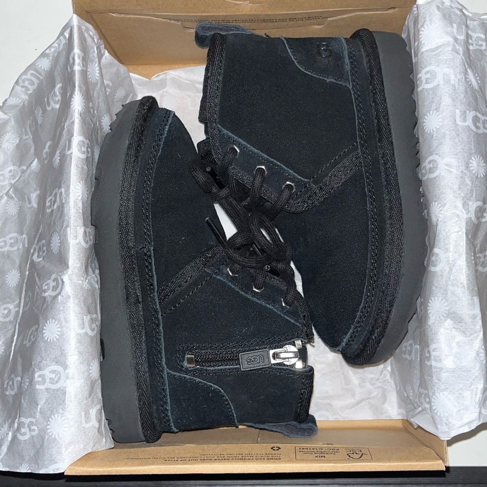 Toddler Neumel ll Ugg Boots. Great condition Sz 9